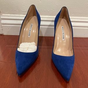 Classic Manolo Blahnik BB blue suede pump